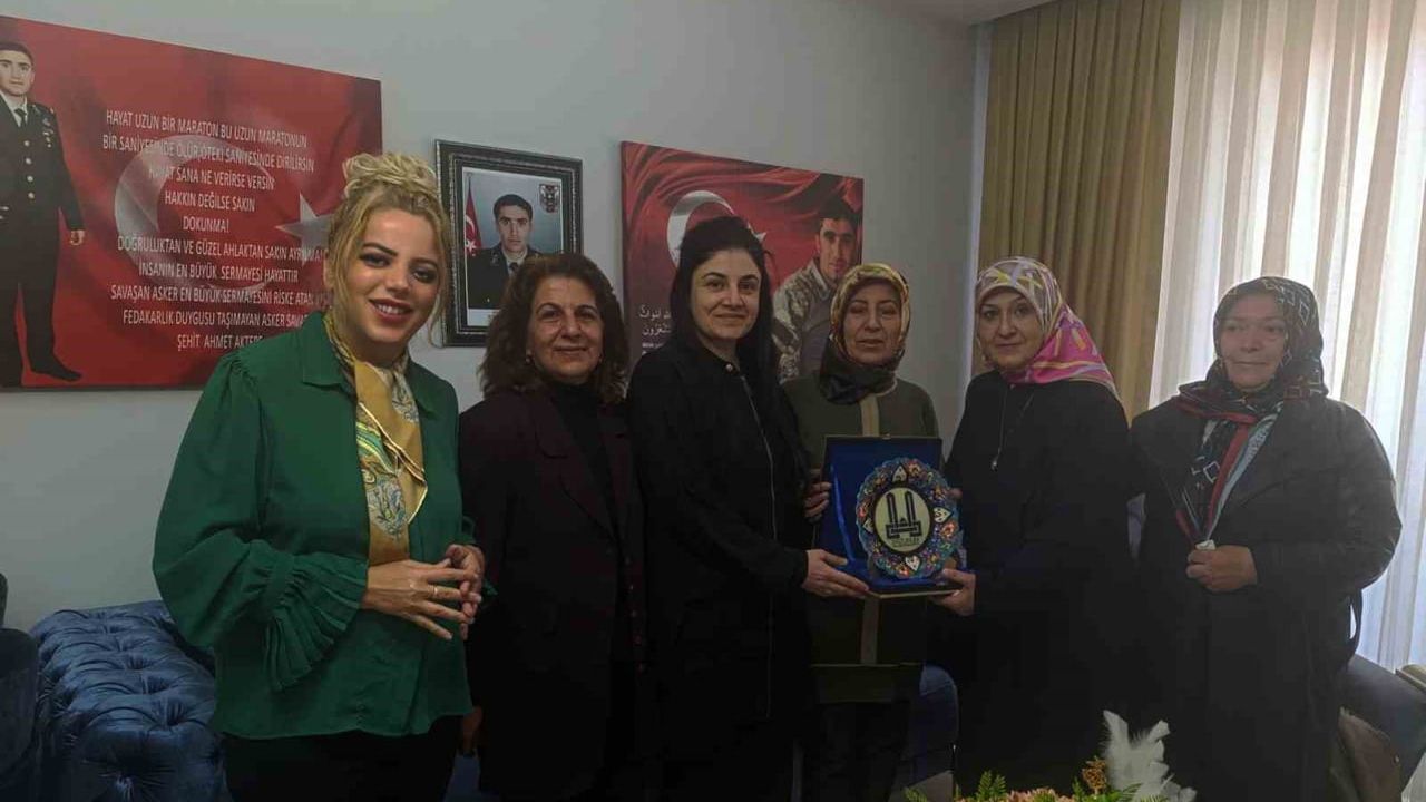 Erzurum Kent Konseyi Kadın Meclisi'nden Anneler Günü'nde şehit ve gazi ailelerine vefa ziyareti