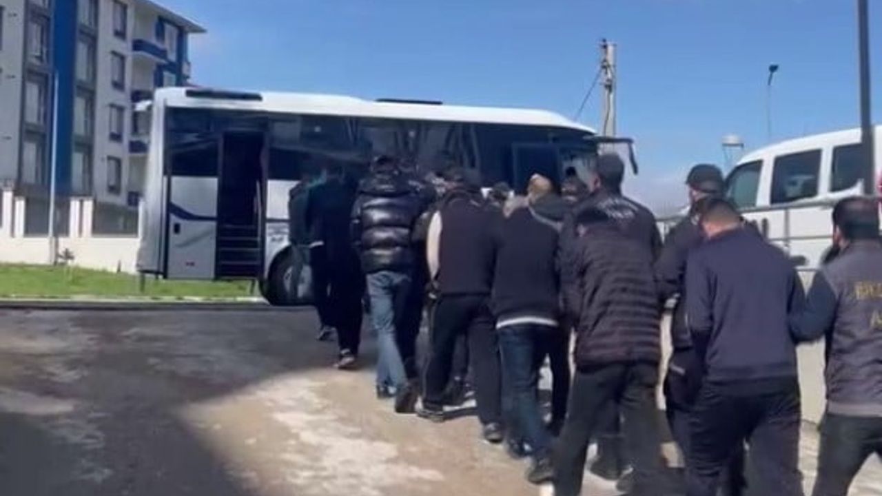 Erzurum merkezli operasyonda 'polis-savcı' numarasıyla 25 kişiyi dolandıran 23 şüpheli yakalandı