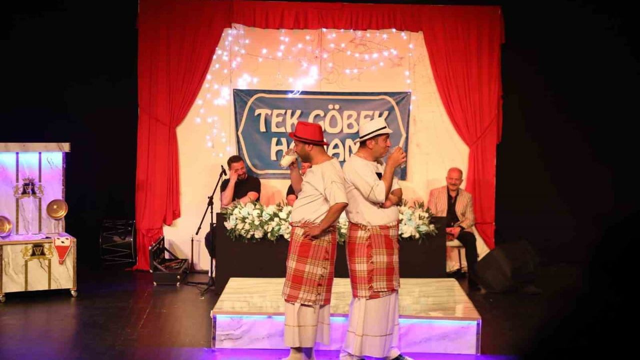 Erzurum Şehir Tiyatroları 'Hançer Havası' ile 3. Ordu Şehir Tiyatroları Festivali'nde sahne aldı