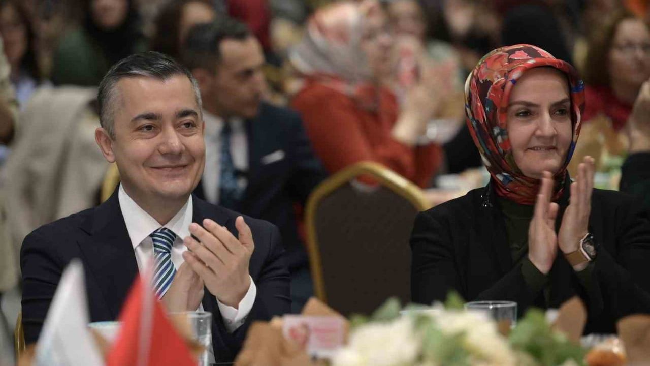 Esenyurt’ta Anneler Günü programında Kadın Doğum ve Çocuk Hastanesi müjdesi