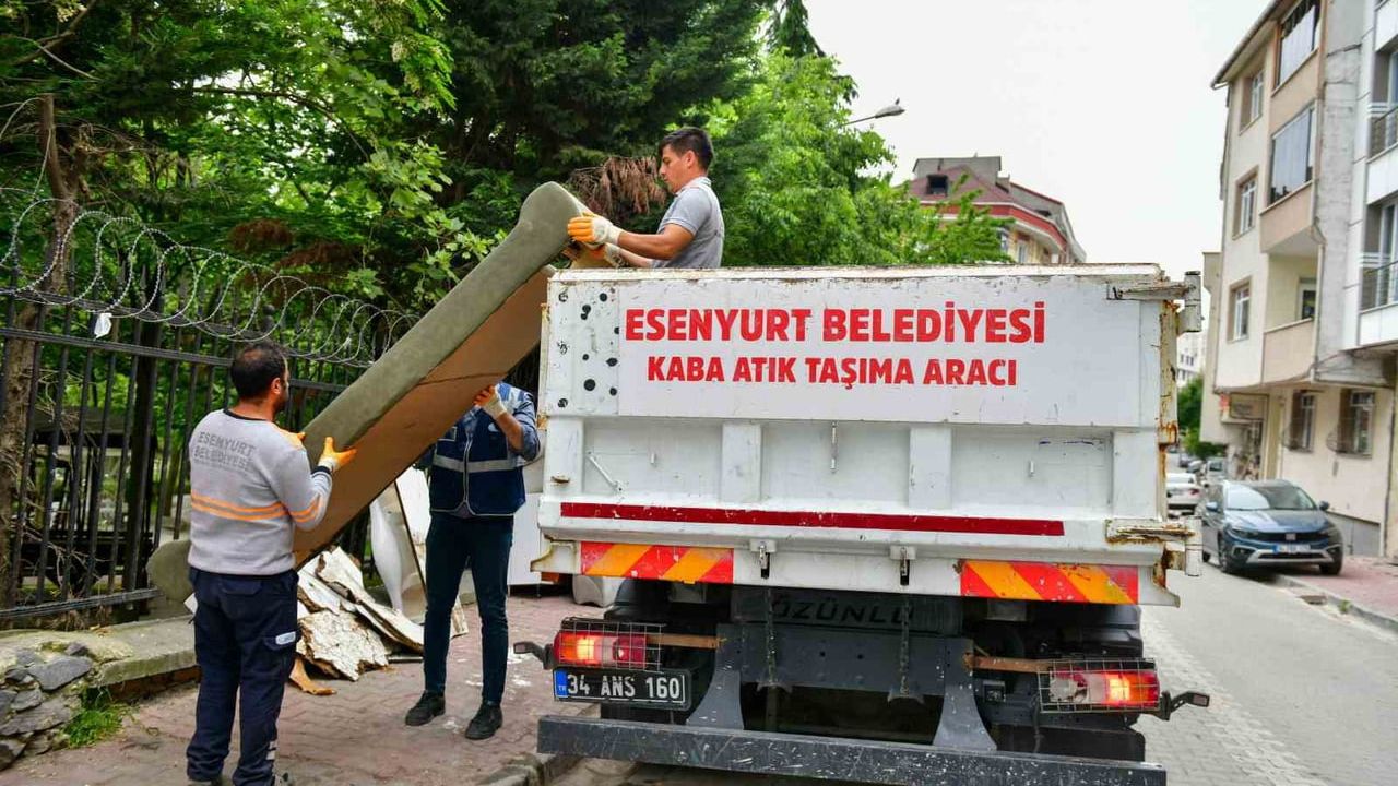 Esenyurt’ta bayram öncesi kapsamlı temizlik ve dezenfeksiyon çalışması