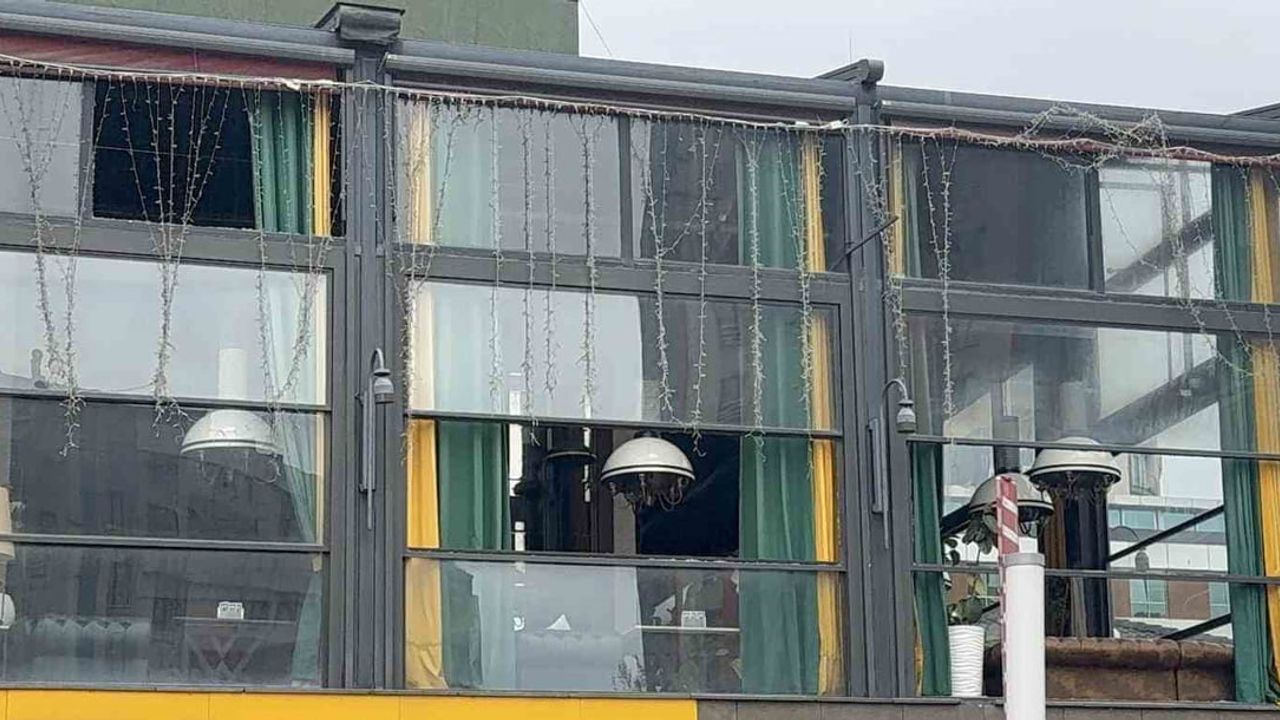 Esenyurt'ta kafe önüne ateş açan 17 yaşındaki saldırgan yakalandı; el bombası bulundu
