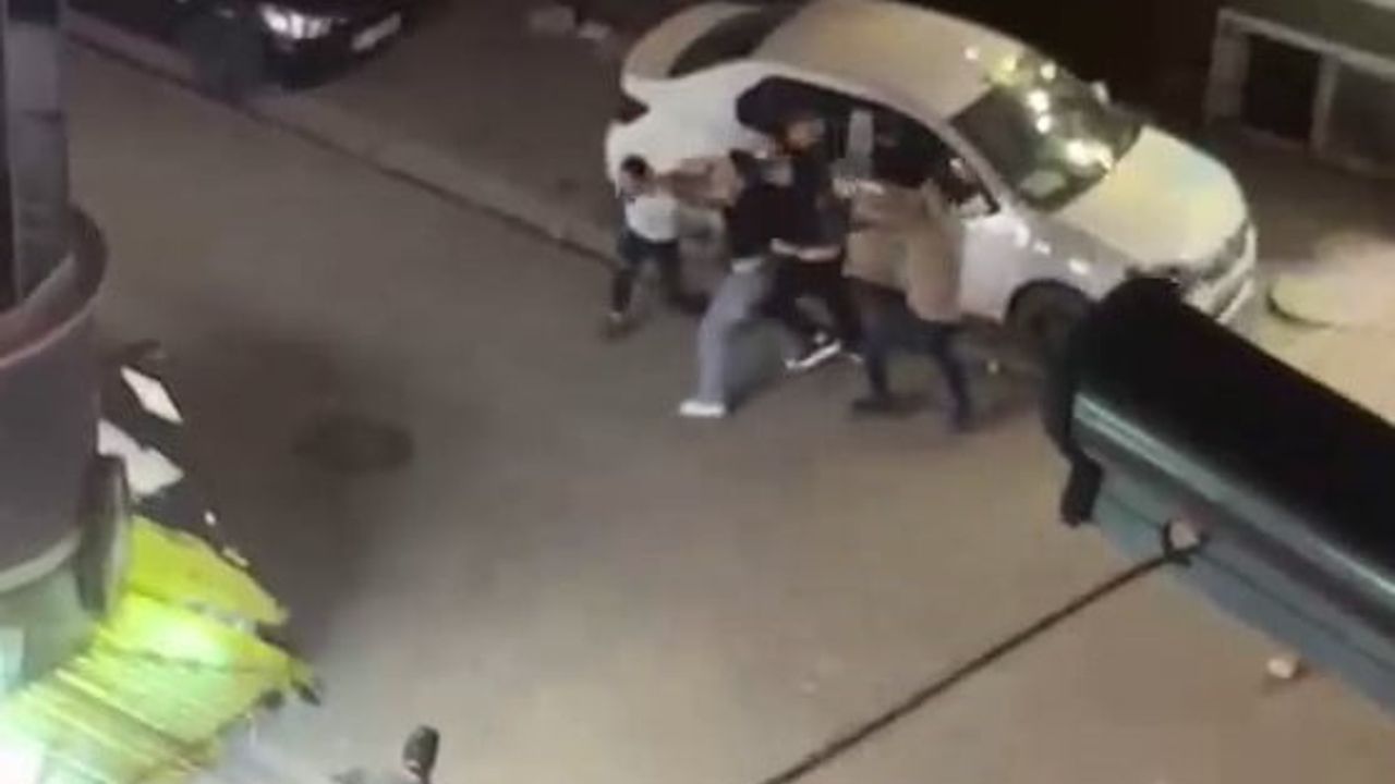 Esenyurt’ta sokak kavgası: Yabancı uyruklu üç kişi çevredekilerce ayırıldı
