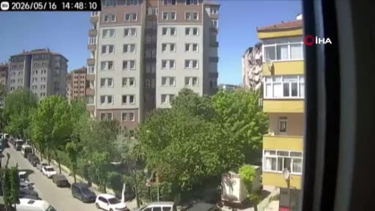Esenyurt ve Avcılar'da kentsel dönüşüm yıkımlarında binaların çökmesi kameraya yansıdı