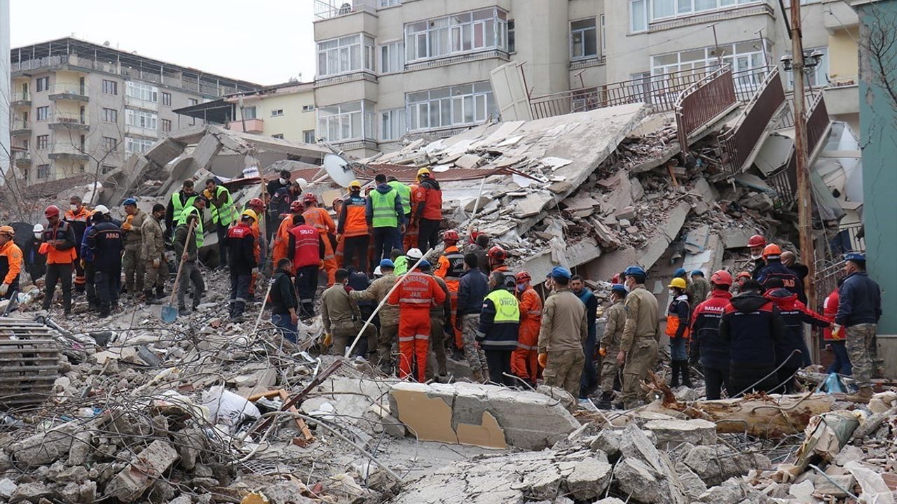 Eski Belediye Başkanı Ahmet Münir Erkal’a depremde yıkılan bina davasında 4 yıl 5 ay 10 gün hapis