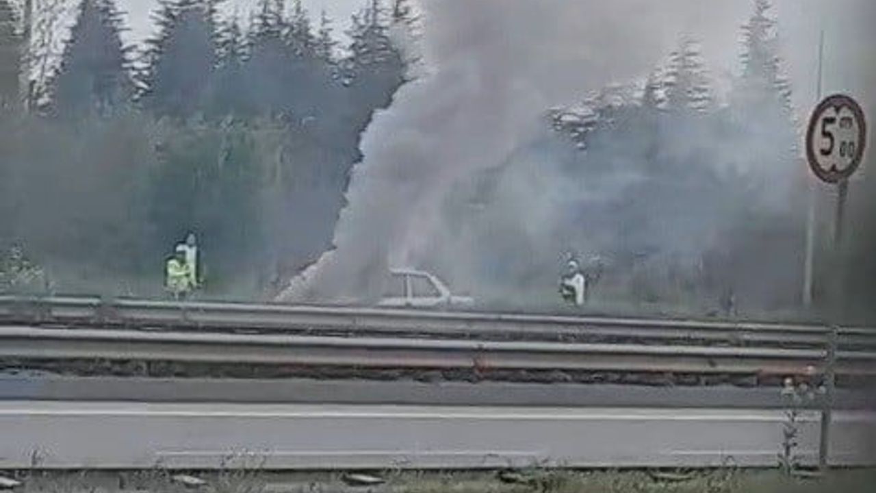 Eskişehir Çevre Yolu'nda otomobil yangını: Kartal Kavşağı'nda itfaiye müdahalesi