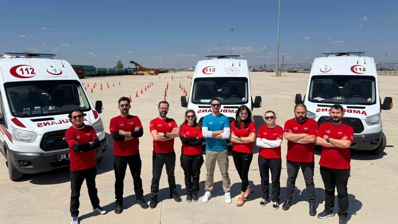 Eskişehir'de 15 Acil Tıp Teknisyenine Sürüş Güvenliği Eğitimi: Hızlı ve Kontrollü Müdahale Hedefleniyor