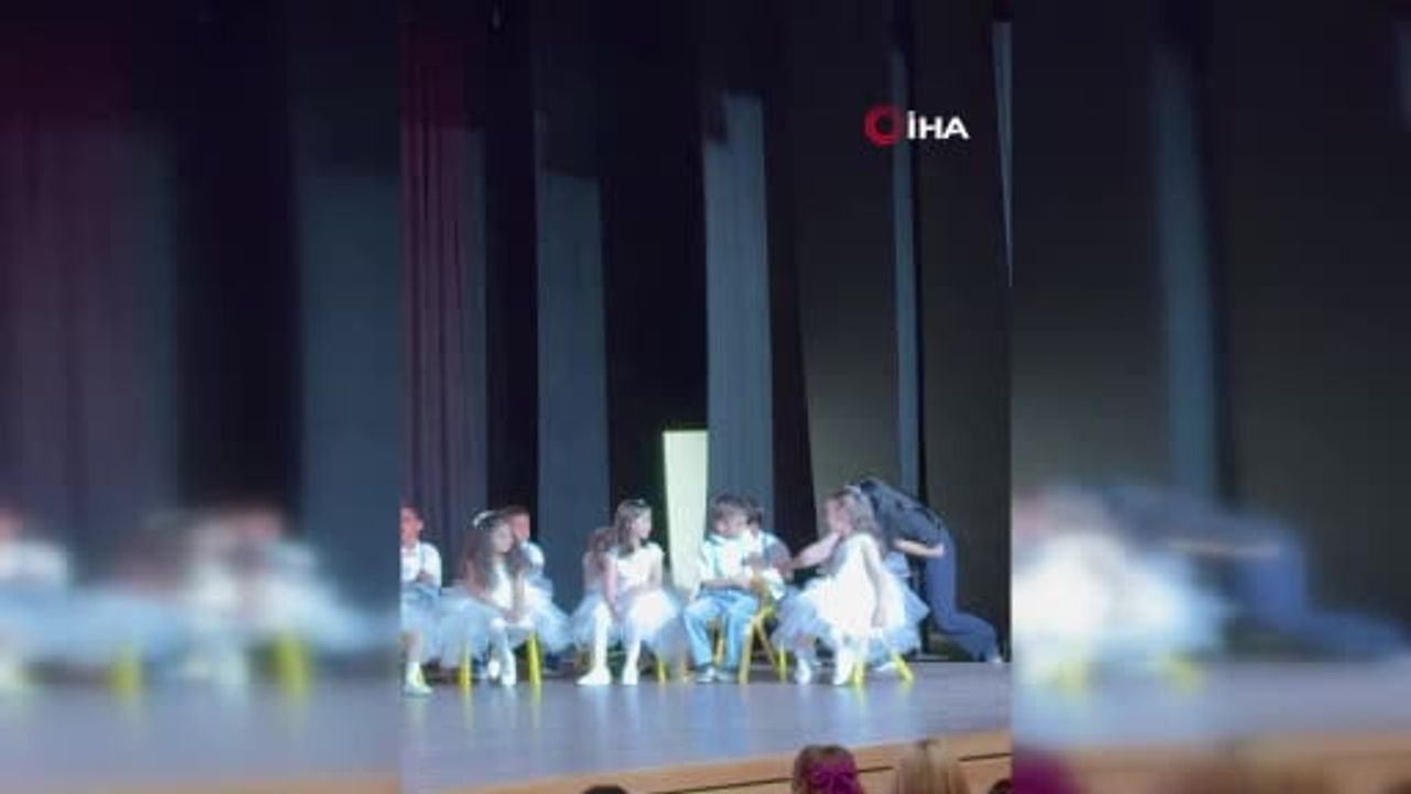 Eskişehir'de Anneler Günü gösterisinde yanlış şarkı çalındı, minik öğrencinin tepkisi gülümsettı