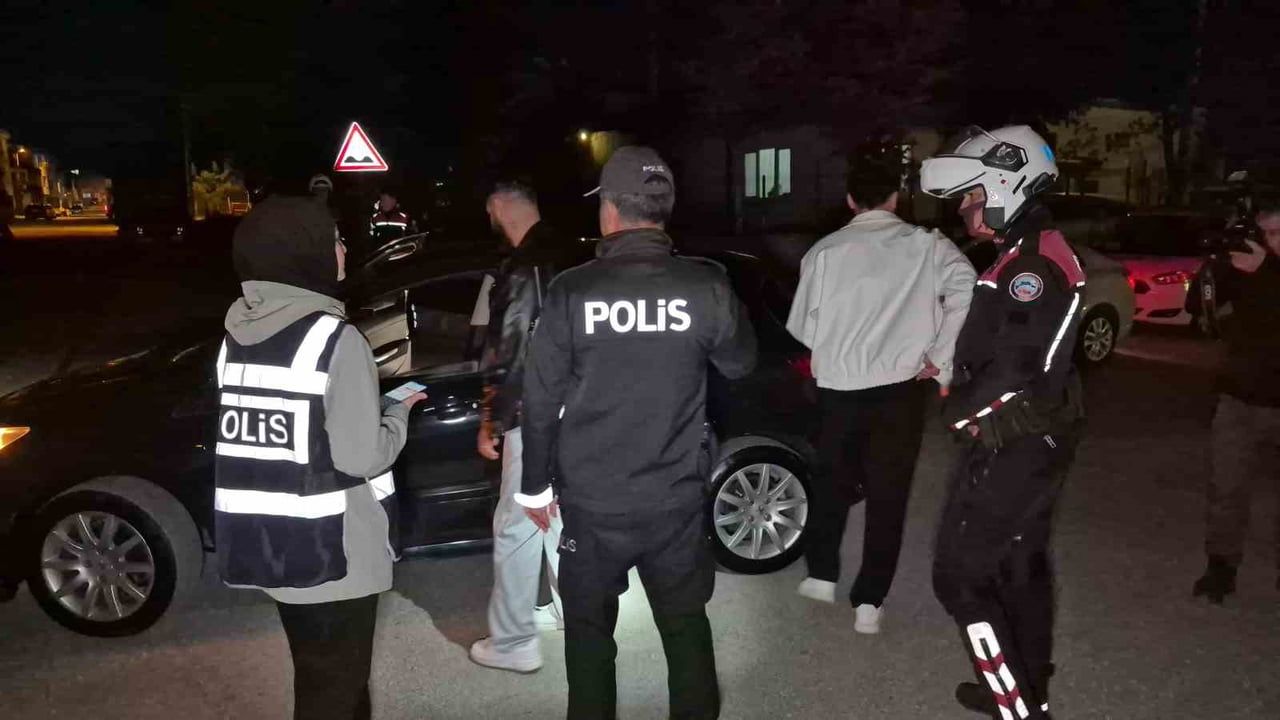 Eskişehir'de asayiş uygulaması: 298 kişi ve 114 araç sorgulandı