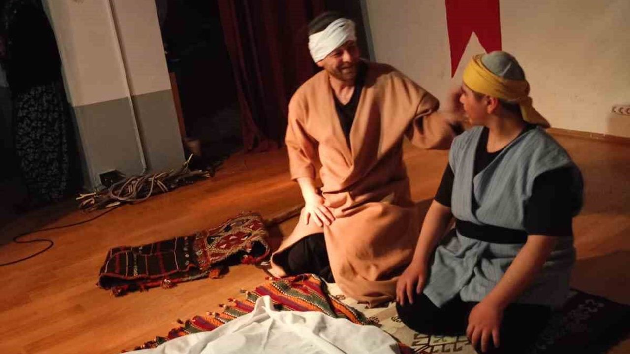 Eskişehir'de 'Bizim Yunus' oyunu beğeni topladı — Yunus Emre Gençlik Merkezi sahnesinde
