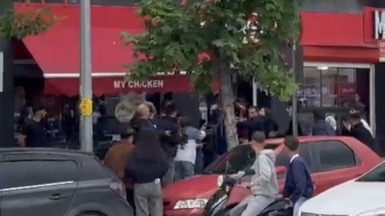 Eskişehir'de Cengiz Topel Caddesi'nde İki Grup Arasında Sokak Kavgası