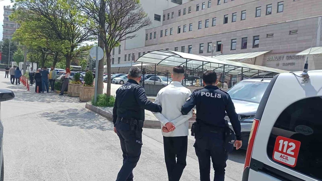Eskişehir'de düğün konvoyundan havaya ateş açan şahıs yakalandı, adliyeye sevk edildi