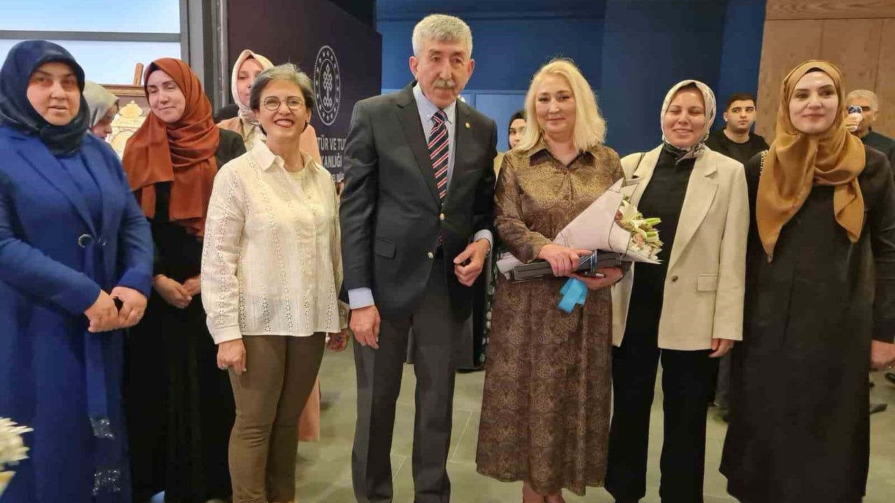 Eskişehir'de 'Esma-ül Hüsna' Tezhip Sergisi ziyarete açıldı