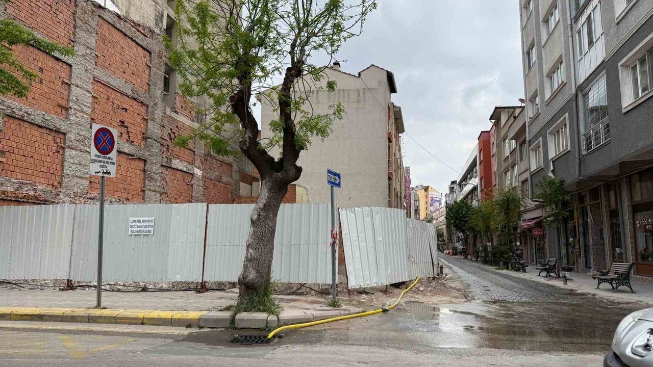 Eskişehir'de inşaat hortumu patladı, Demirciler Sokak göle döndü