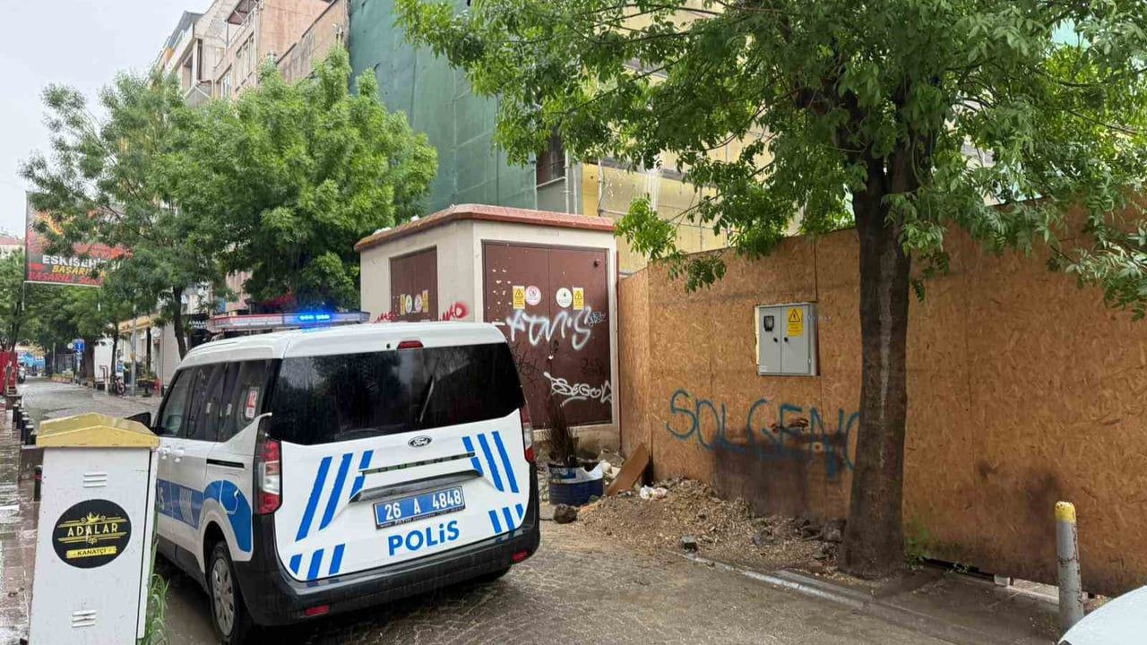 Eskişehir'de inşaatın asansör boşluğuna düşen işçi yaralandı
