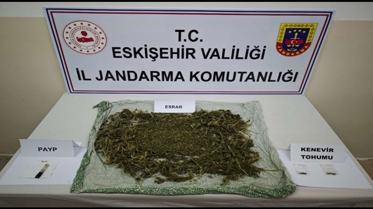 Eskişehir'de jandarmadan Sarıcakaya'ya götürülmek istenen uyuşturucuya operasyon