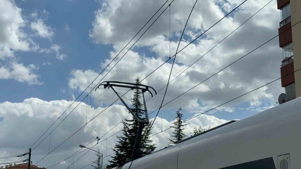 Eskişehir'de Katener Telinin Kopması Tramvay Seferlerini Aksattı