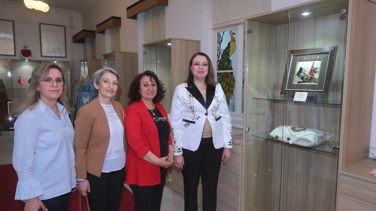 Eskişehir Olgunlaşma Enstitüsü'nde Anneler Günü Sergisi Açıldı