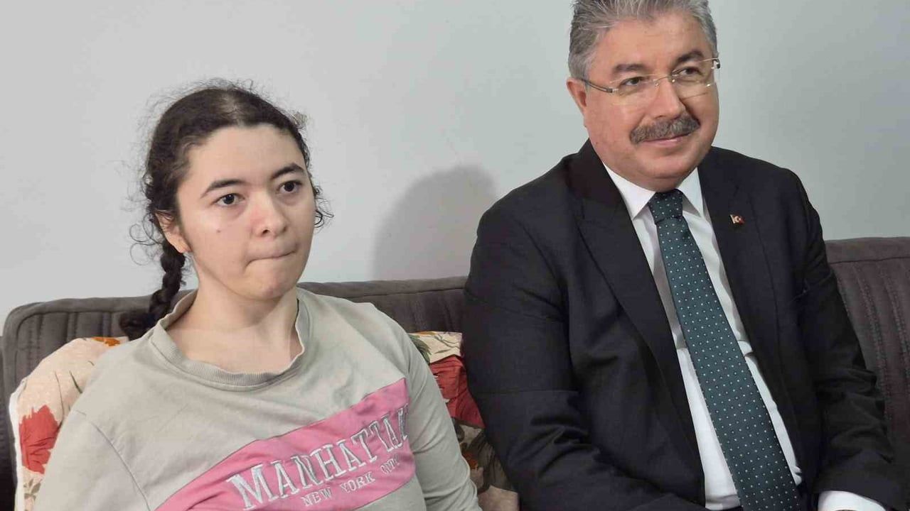 Eskişehir Valisi Dr. Erdinç Yılmaz, Engelliler Haftası'nda Yatağa Bağımlı Vatandaşı Ziyaret Etti