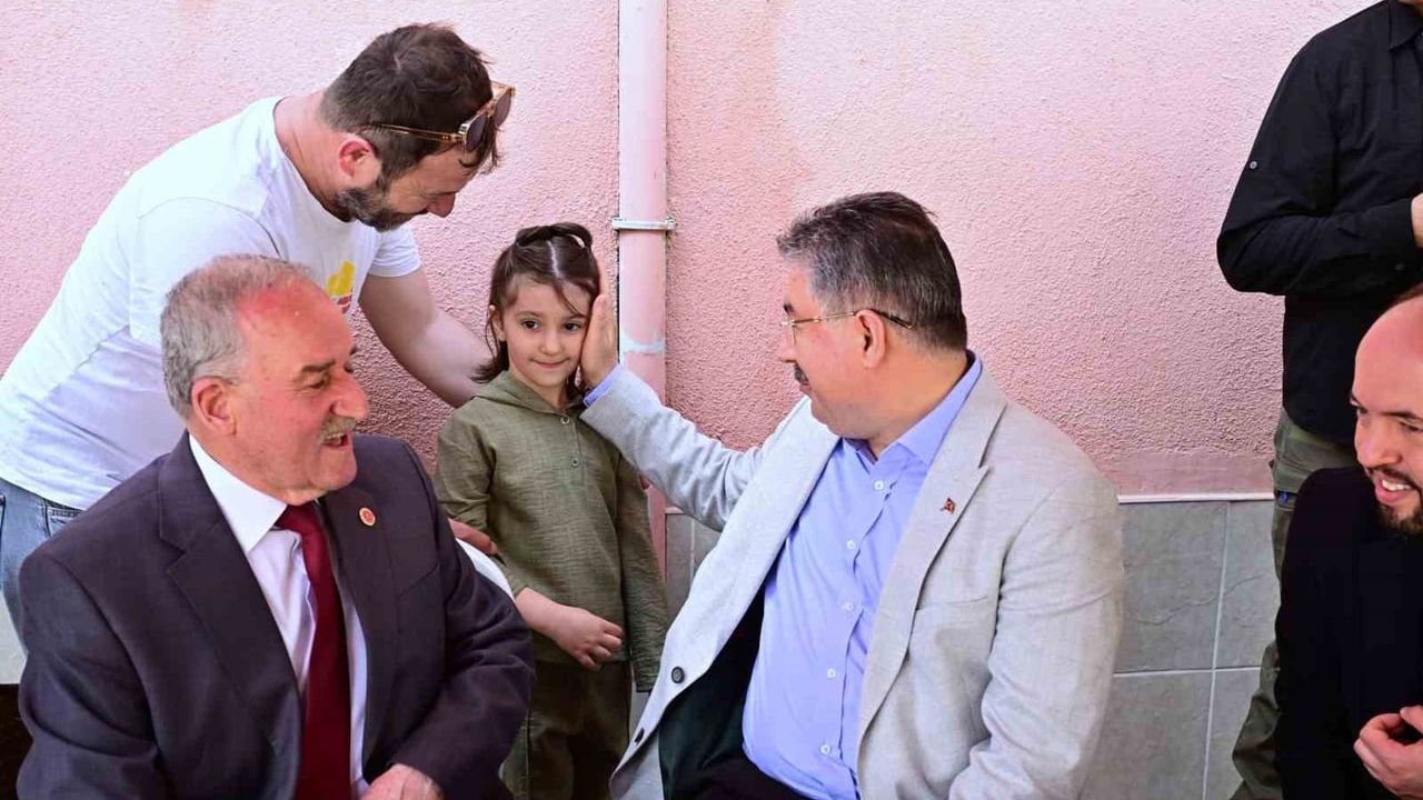 Eskişehir Valisi Erdinç Yılmaz Sazova Mahallesi'nde 10. Mevlid-i Şerif Programına Katıldı