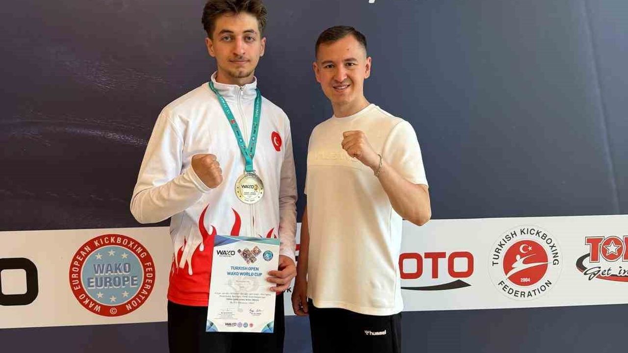 Eskişehirli kick boksçular Turkish Open WAKO World Cup’ta dünya birinciliği ve ikinciliği elde etti