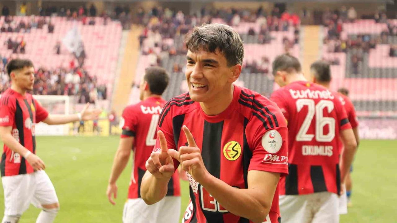 Eskişehirspor Kaptanı Akın Akman Kulübe Veda Etti
