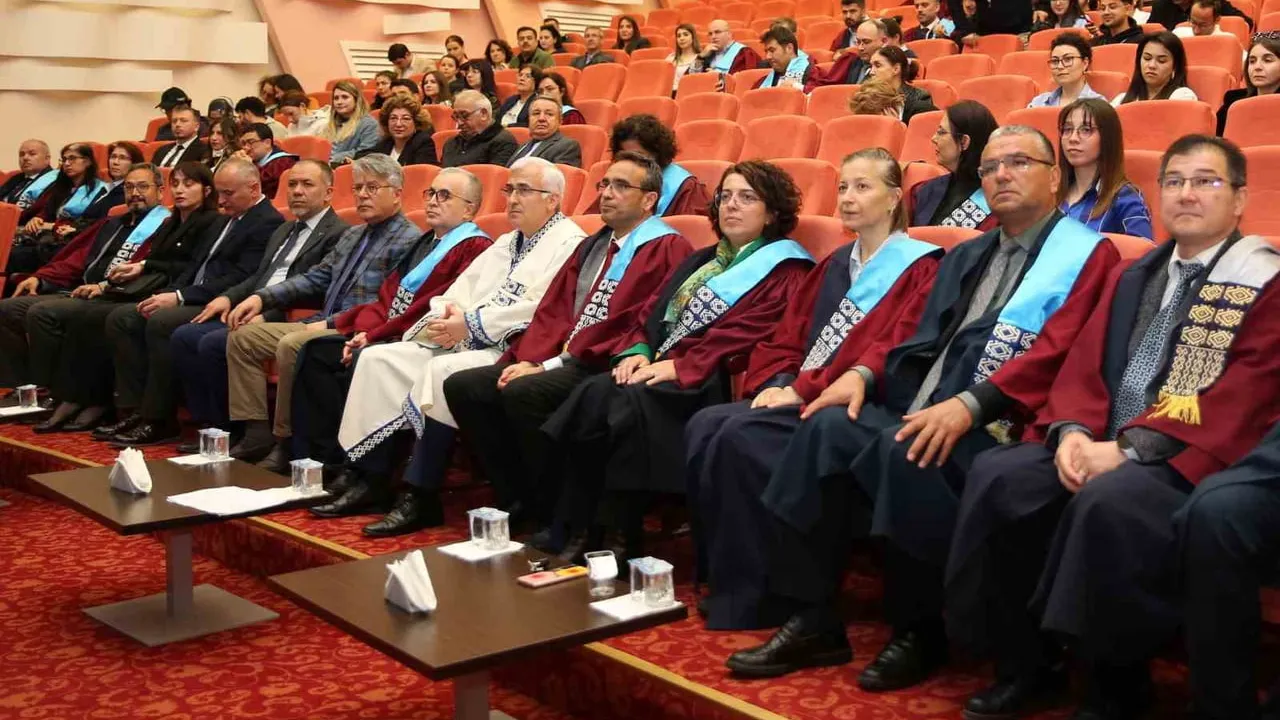 ESOGÜ 2025 Ödülleri törenle verildi: Akademik ve idari başarılar ödüllendirildi