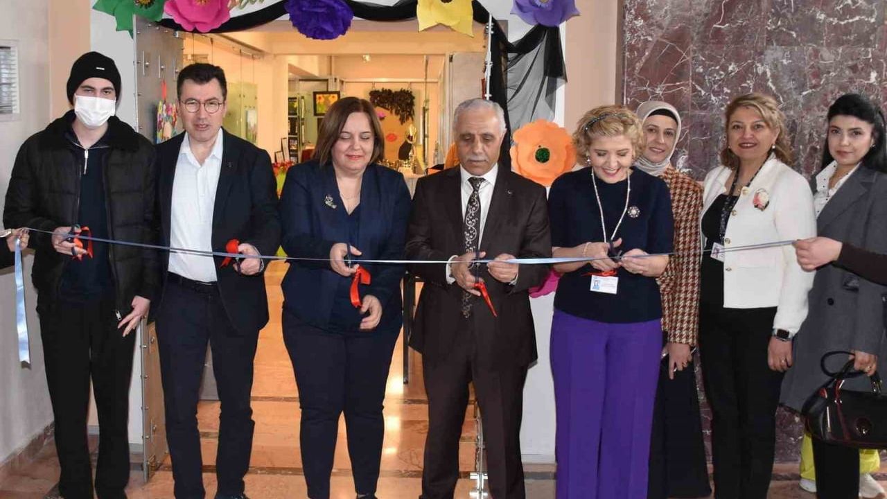 ESOGÜ Hastanesi'nde 'Sanat İyileştirir' sergisi açıldı — Gelir çocuk onkoloji servisinin ihtiyaçlarına