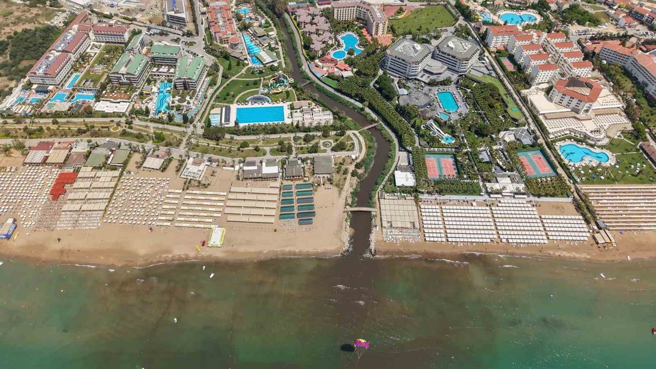 Evrenseki Sahili'nde Gömeçli Deresi'nden Gelen Atık Sular Denizi Kahverengiye Bürüdü, Turistler Sahili Terk Etti