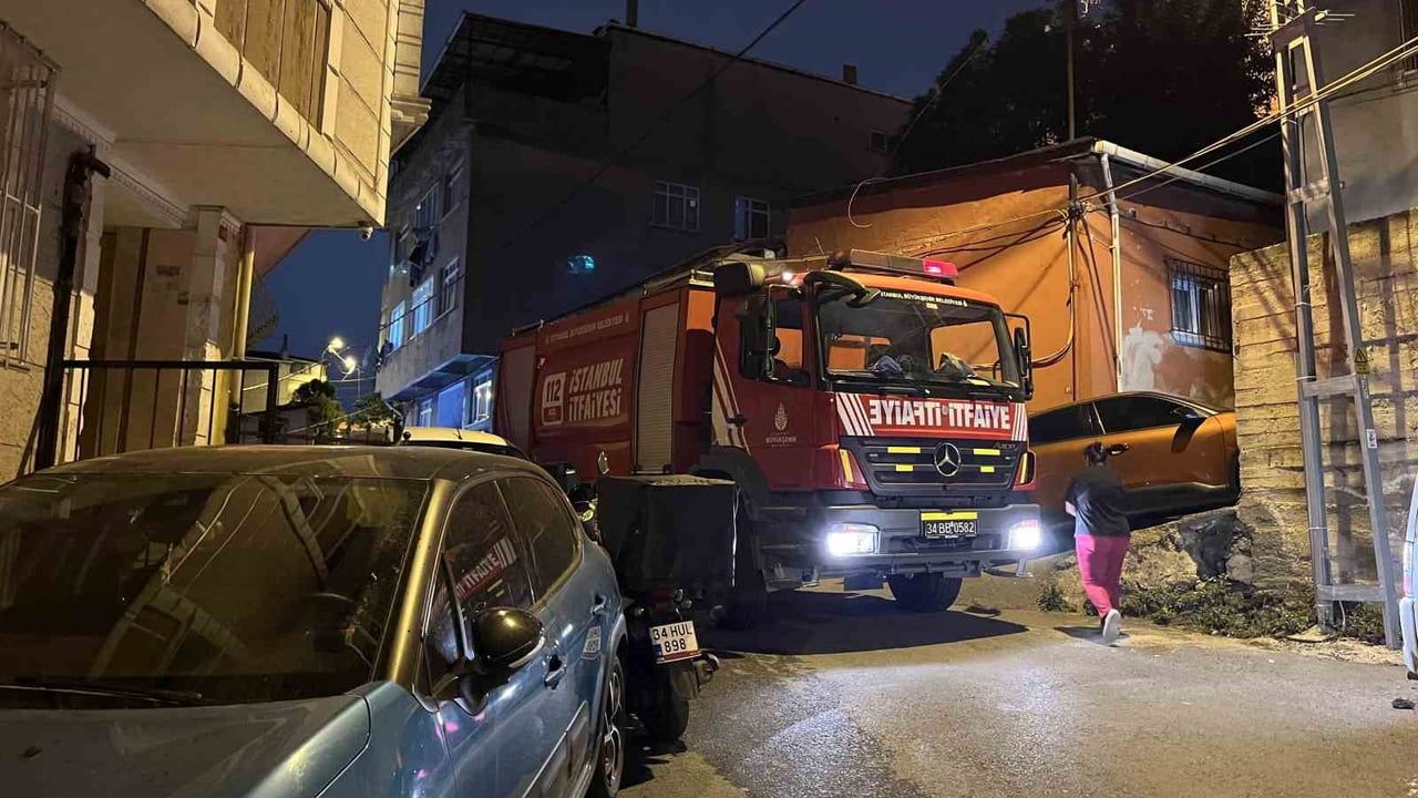 Eyüpsultan'da 3 katlı binanın bodrumunda yangın: 2'si çocuk 4 kişi ağır yaralandı