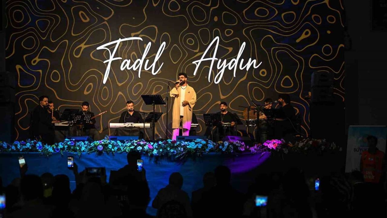 Fadıl Aydın, Malatya'da Anneler Günü Konserinde Malatyalılarla Buluştu