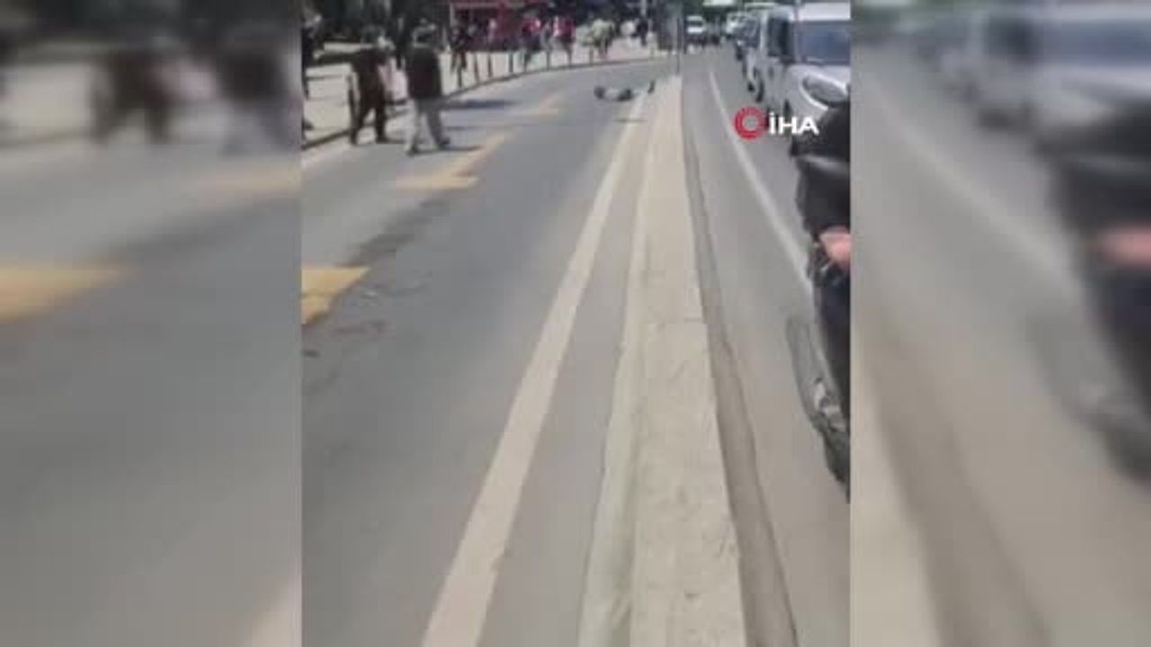 Fatih Eminönü'nde İETT otobüsüne çarpan skuter sürücüsü ağır yaralandı