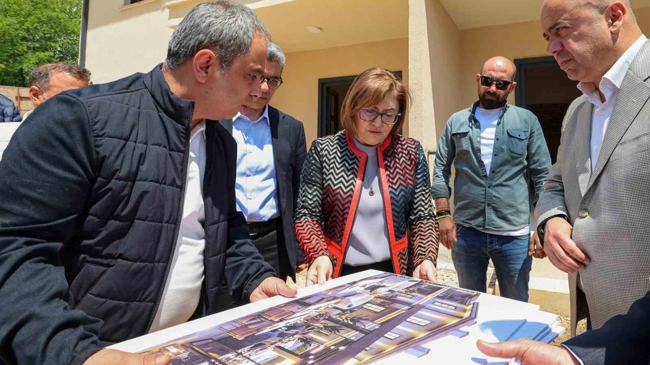 Fatma Şahin, TCDD Lojmanları Restorasyon Çalışmalarını Yerinde İnceledi