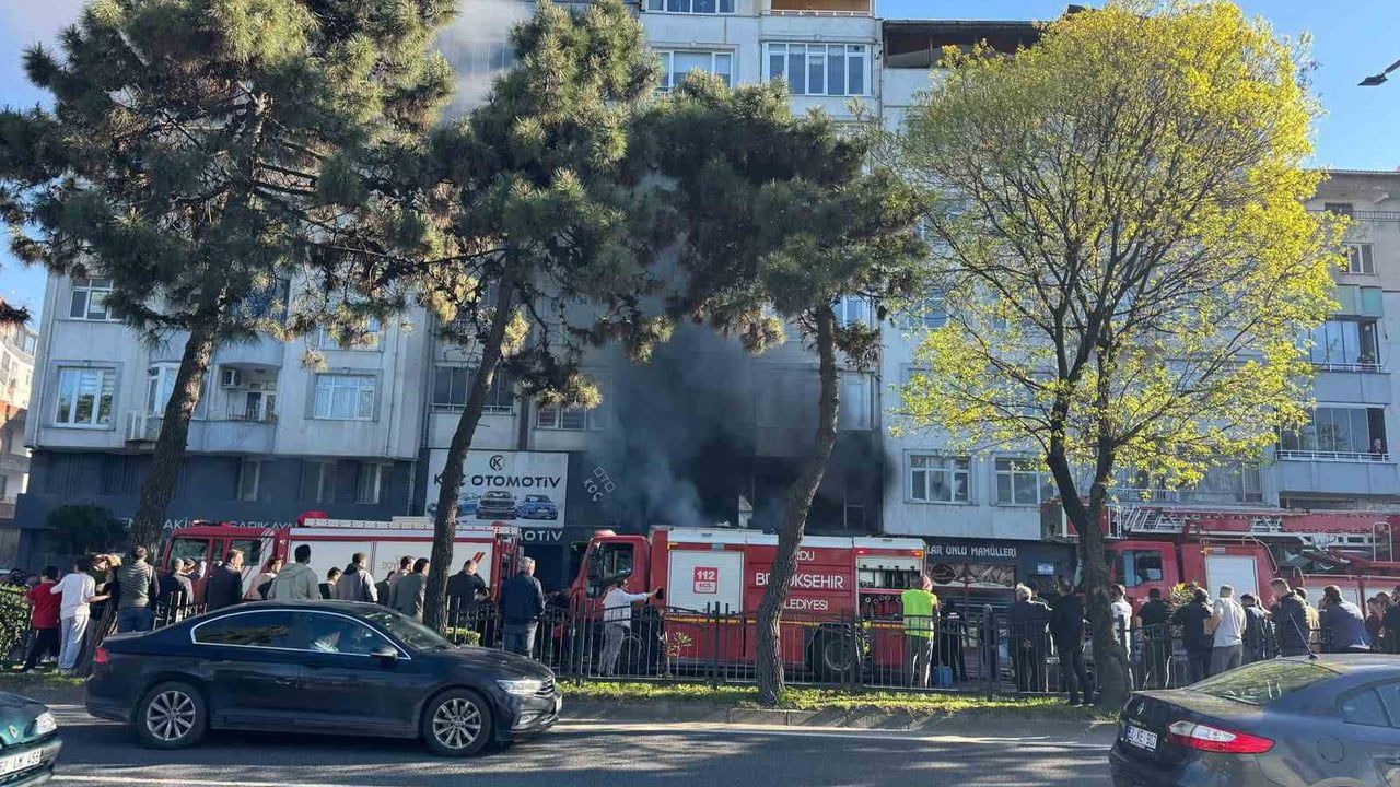Fatsa'da oto aksesuar dükkanında patlama ve yangın: Can kaybı yok, soruşturma başlatıldı
