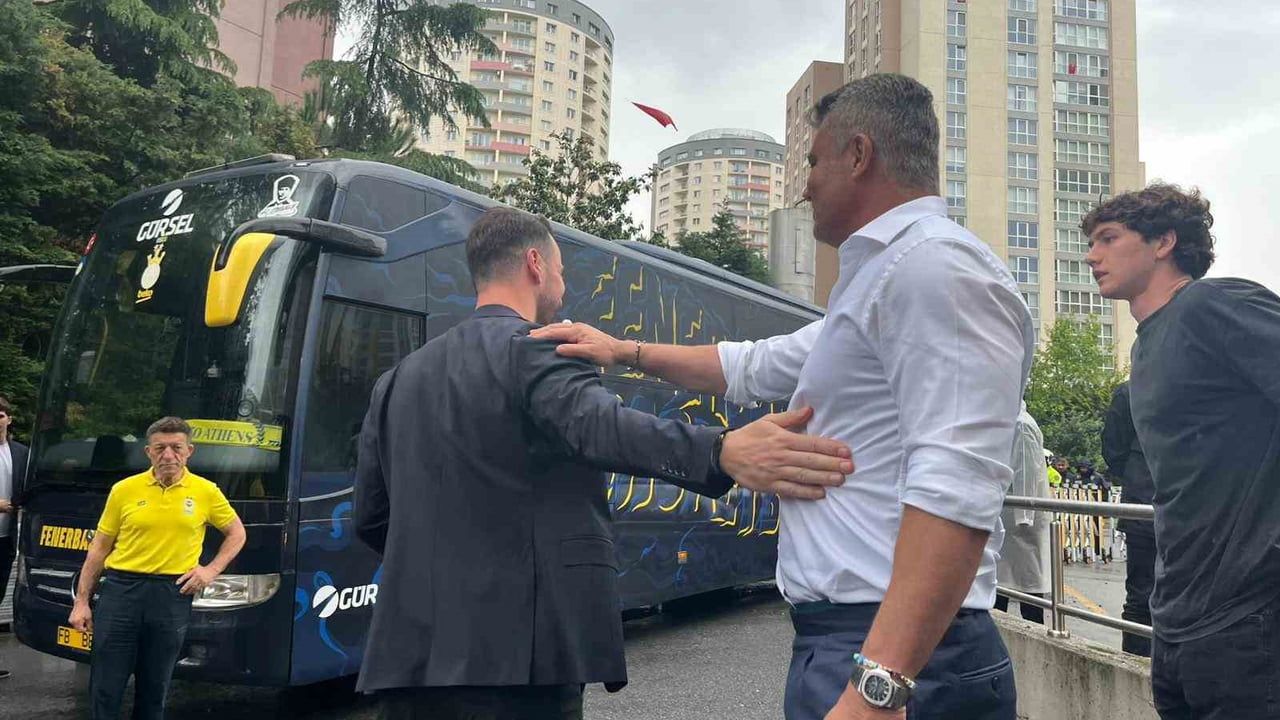Fenerbahçe, 2026 Euroleague Final Four için Atina'ya uğurlandı