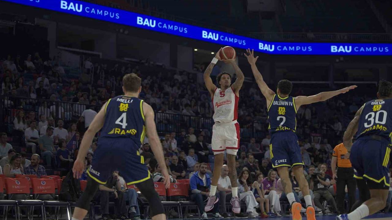Fenerbahçe Beko, Bahçeşehir Koleji'ni 96-86 yenerek normal sezonu lider tamamladı