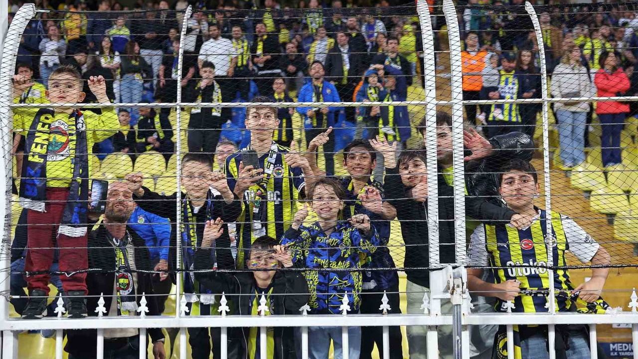 Fenerbahçe, Eyüpspor Maçına Konyaspor 11’ine Göre 5 Değişiklikle Çıktı