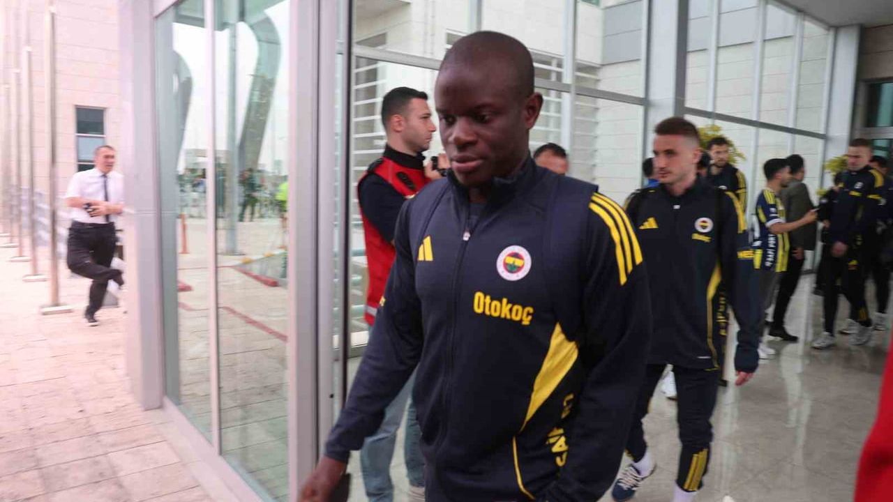 Fenerbahçe Konya'ya ulaştı: Konyaspor maçı öncesi takım Konya'da
