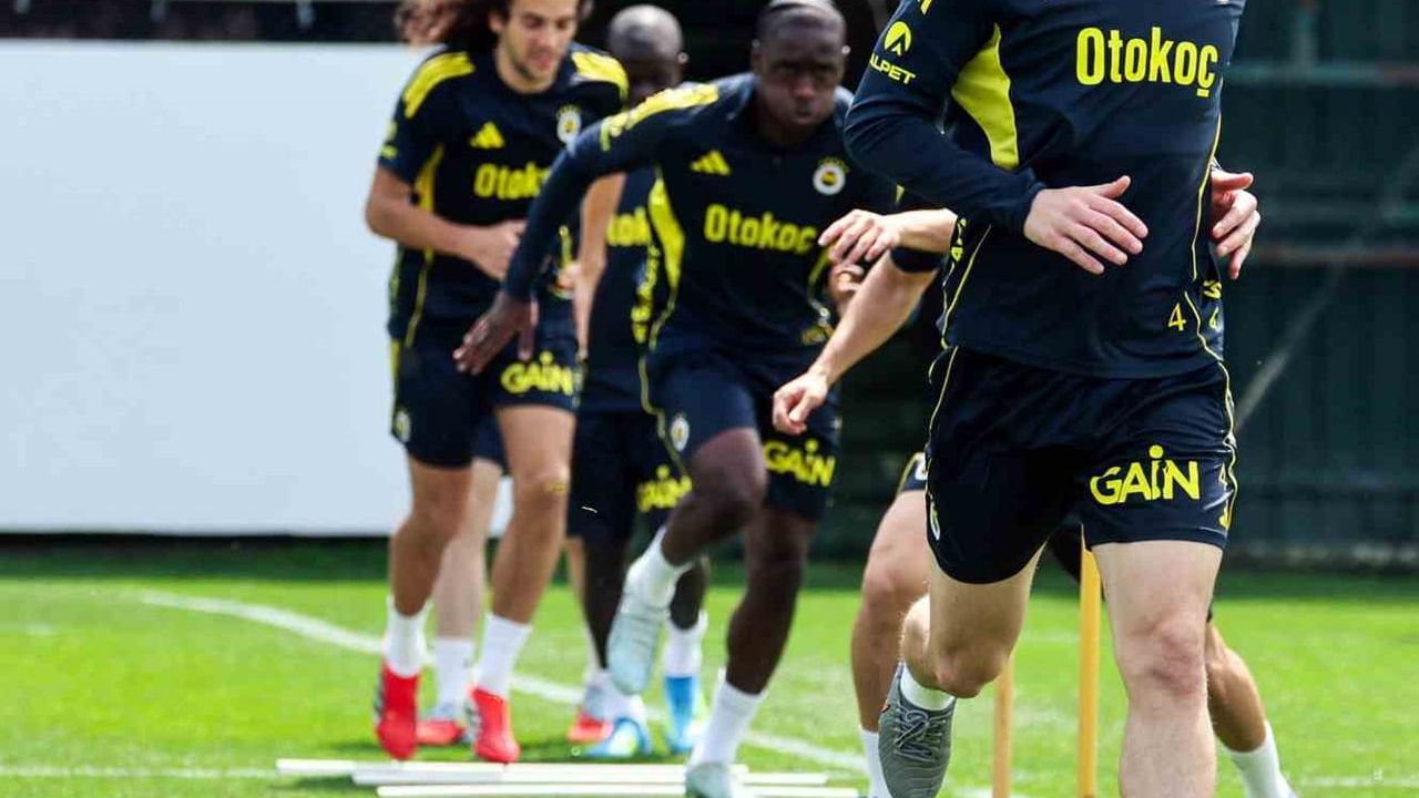Fenerbahçe, Konyaspor Maçı İçin Hazırlıklarını Tamamladı — 22 Kişilik Kamp Kadrosu Belli Oldu