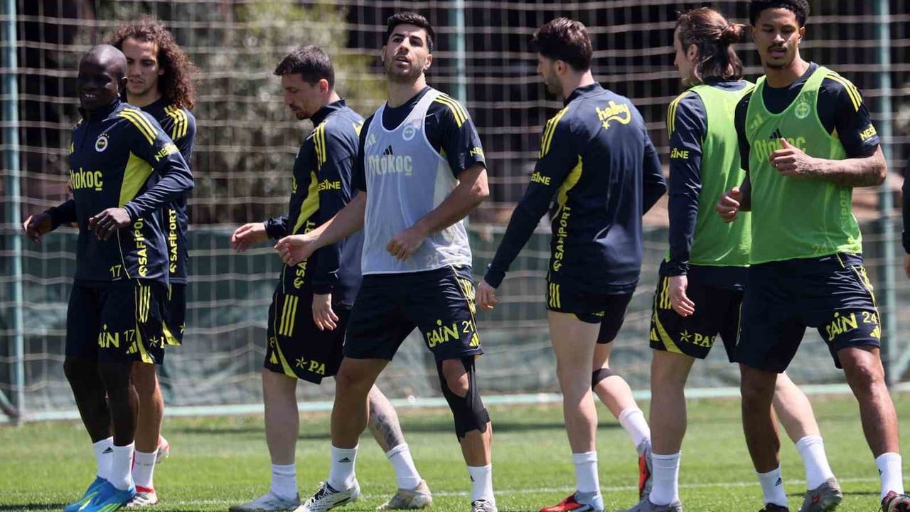 Fenerbahçe, Konyaspor maçının hazırlıklarını Can Bartu Tesisleri'nde sürdürdü