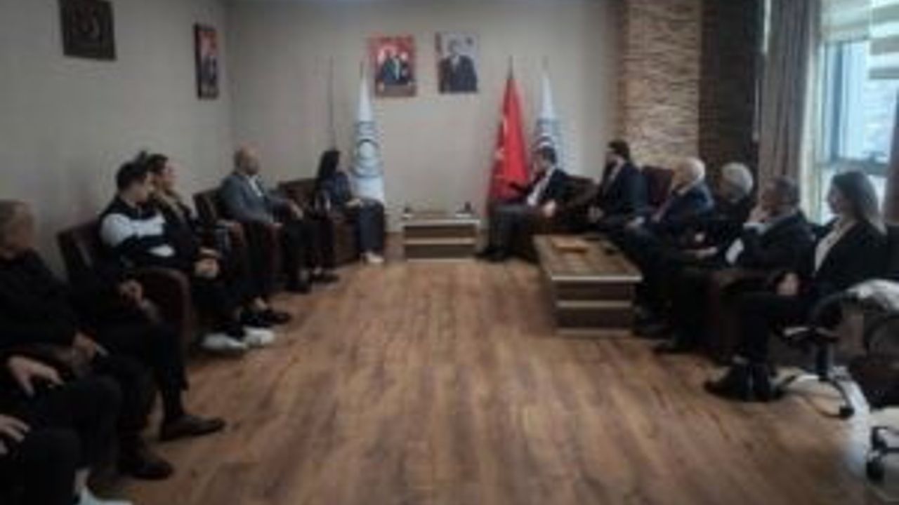 Ferudun Cevahiroğlu, BAE Ekonomi Bölümü Yetkilisi Amna Alhosani'yi SANKON Genel Merkezi'nde Kabul Etti