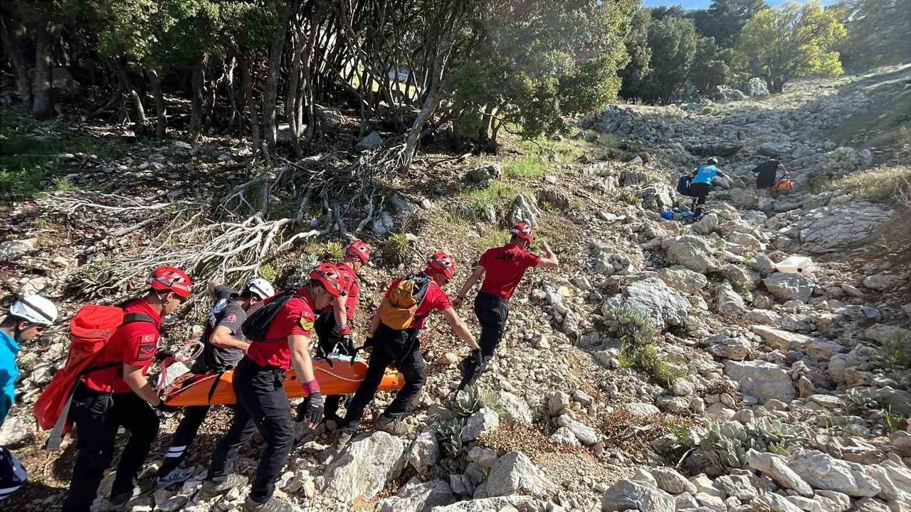 Fethiye Babadağ’da paraşüt kazası: Rus turist kayalıklardan JAK timleriyle kurtarıldı