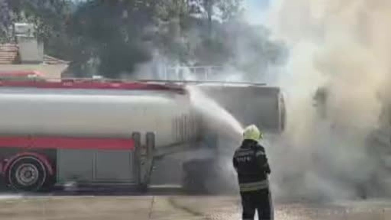 Fethiye'de benzin istasyonunda tır yangını: Tır kullanılamaz hale geldi