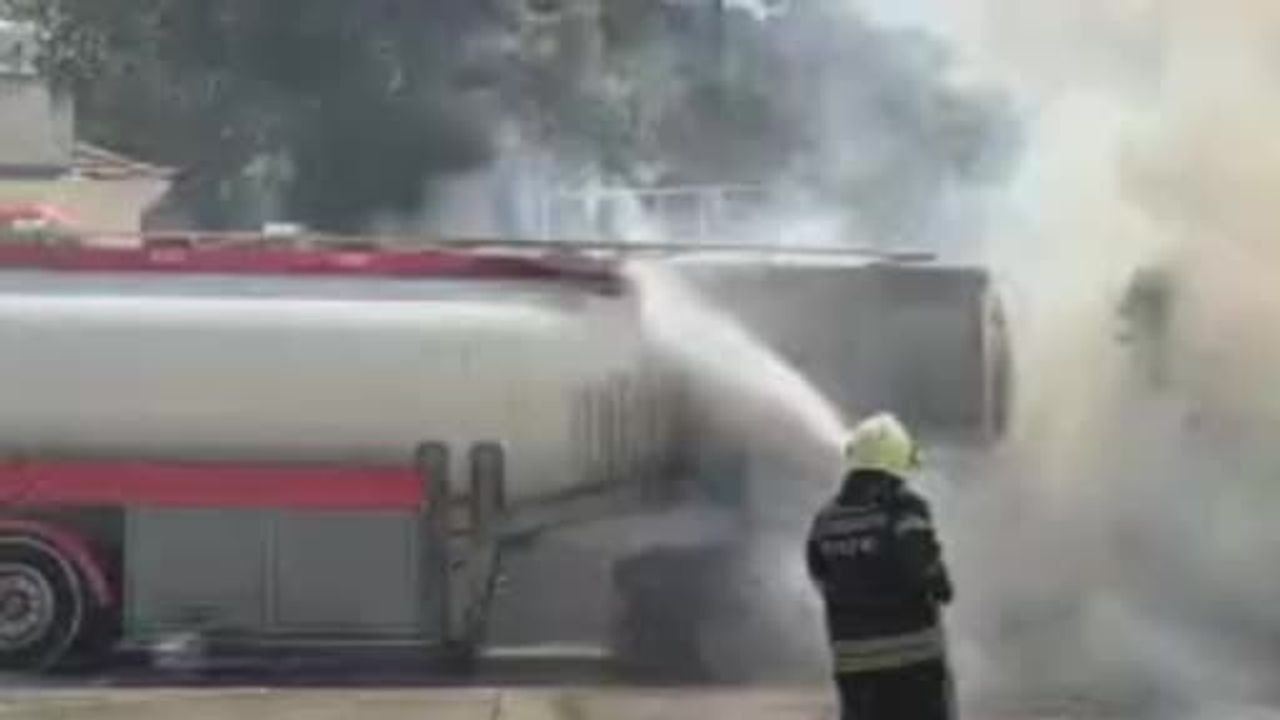 Fethiye’de benzin istasyonunda tır yangını: Tır kullanılamaz hale geldi, can kaybı yok