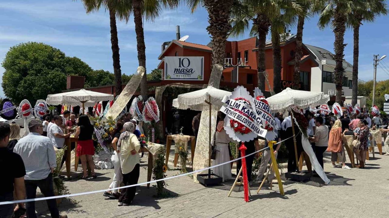 Fethiye’de meyhane açılışı duayla gerçekleşti; yerel yetkililer törene katıldı