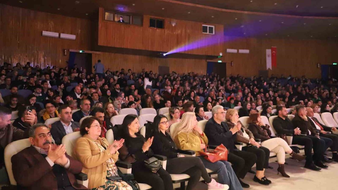 Fırat Üniversitesi'nde 'Kültür Ahengi Akademisyenler Korosu' yoğun katılımla gerçekleştirildi