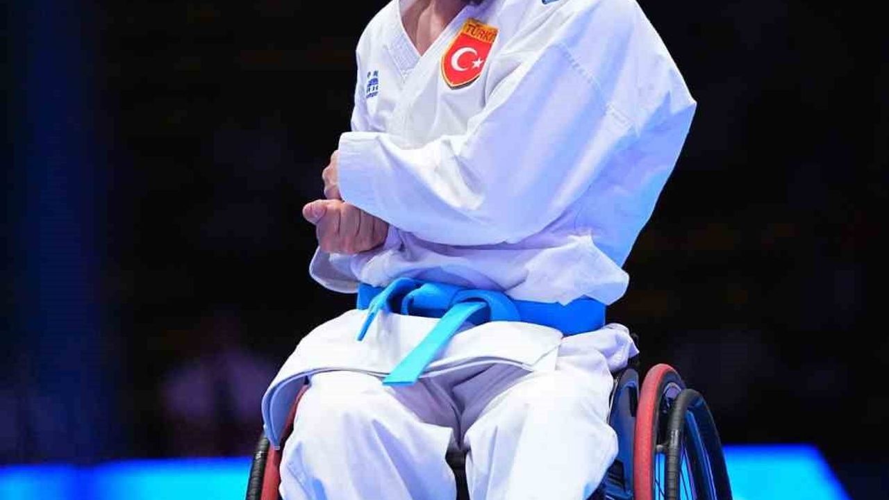 Frankfurt'ta Avrupa Karate Şampiyonası: Berkay Uslu altın, Ahmet Kayra Ödemiş gümüş