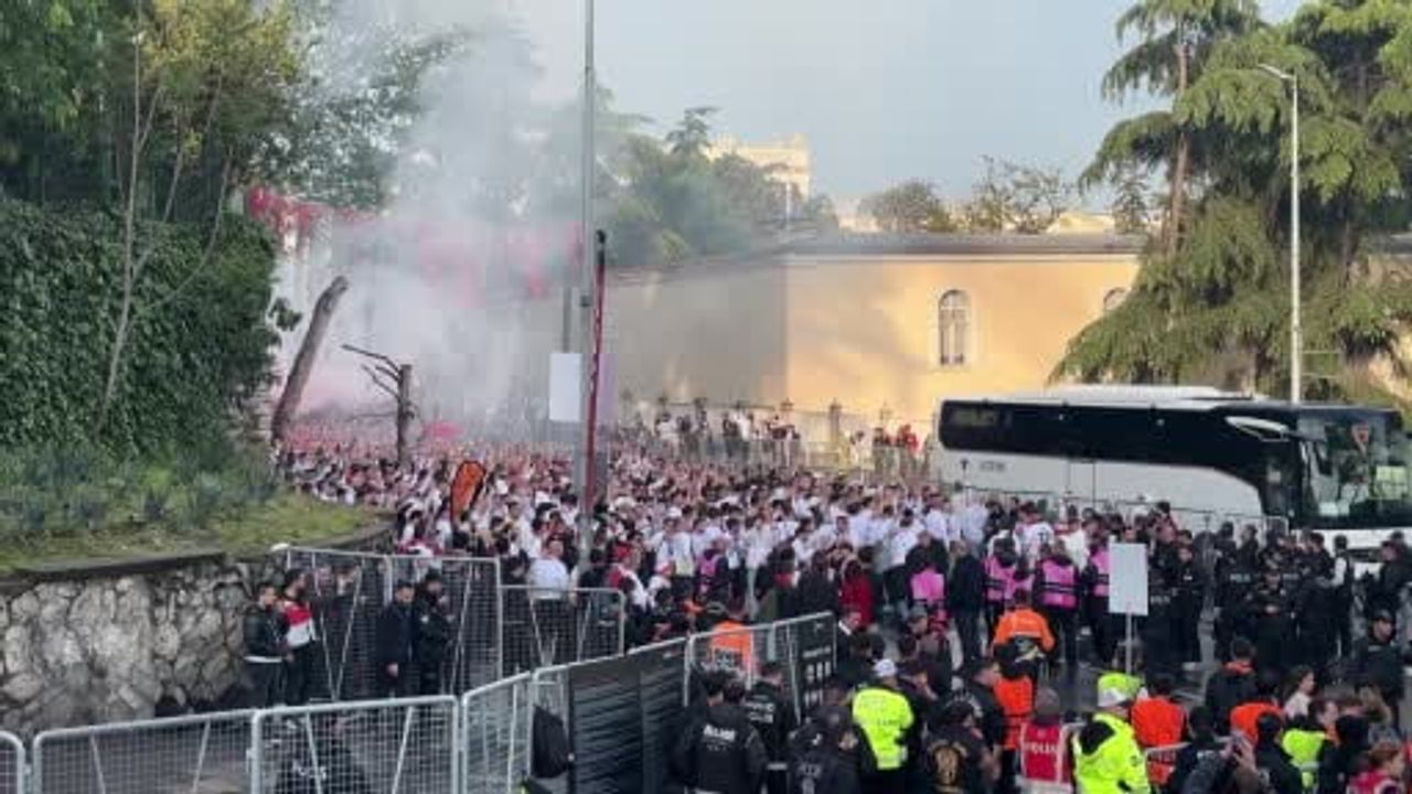 Freiburg taraftarları Beşiktaş Park’a giriş yaptı — Avrupa Ligi finali öncesi
