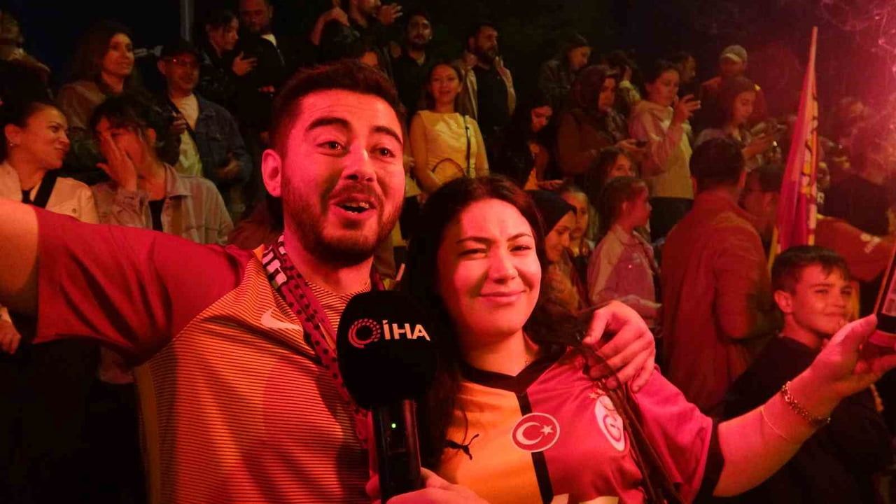 Galatasaray Antalyaspor'u 4-2 yenip 2025-2026 Süper Lig şampiyonluğunu garantiledi; Çanakkale'de kutlama