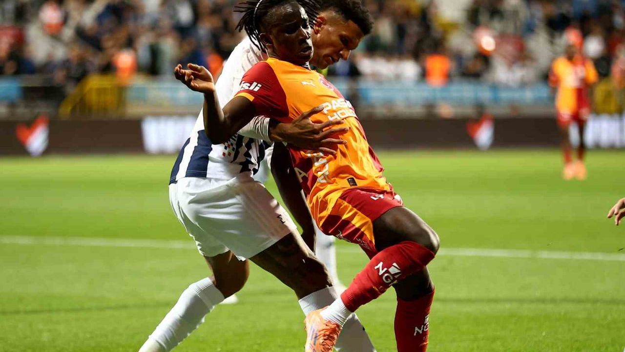 Galatasaray'da Renato Nhaga sakatlandı; Ahmed Kutucu 60. dakikada oyuna girdi